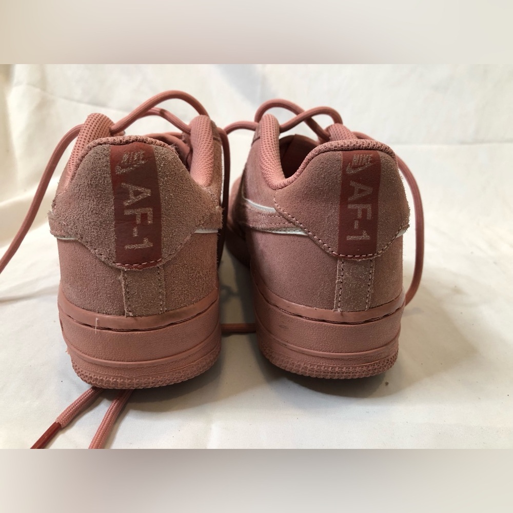 Boys Nike Air Force 1–Size 4Y—Pink Suede - Picture 11 of 12
